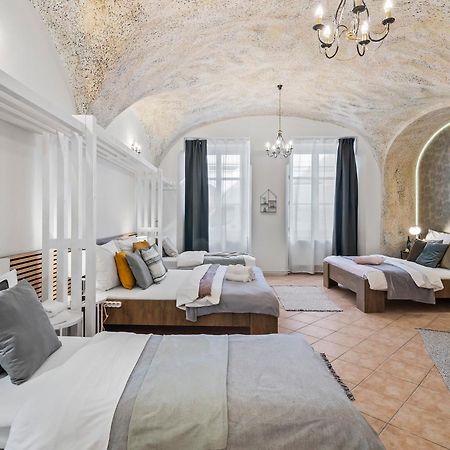 Charles Bridge Historical Apts By Michal&Friends Prague Luaran gambar