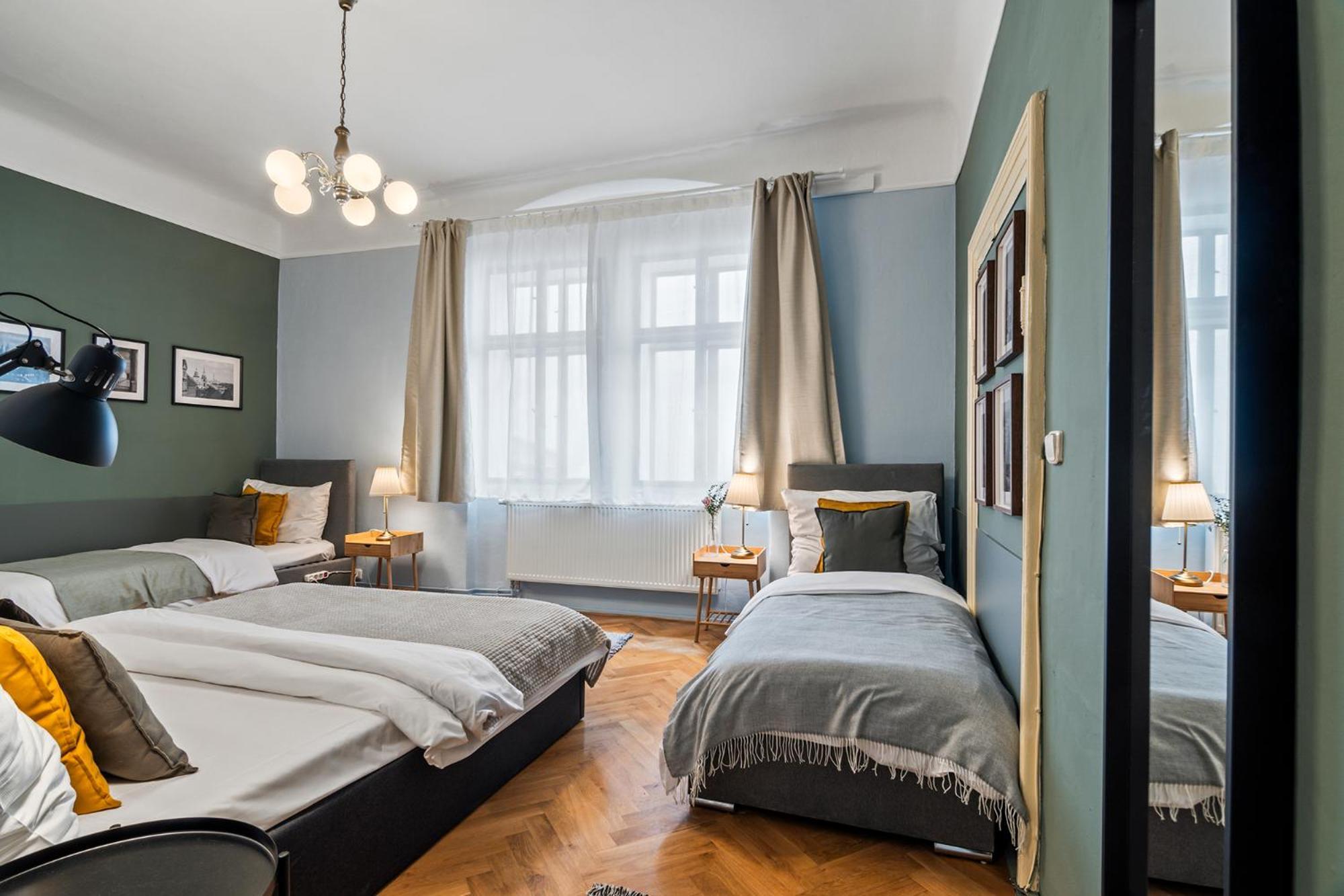 Charles Bridge Historical Apts By Michal&Friends Prague Luaran gambar
