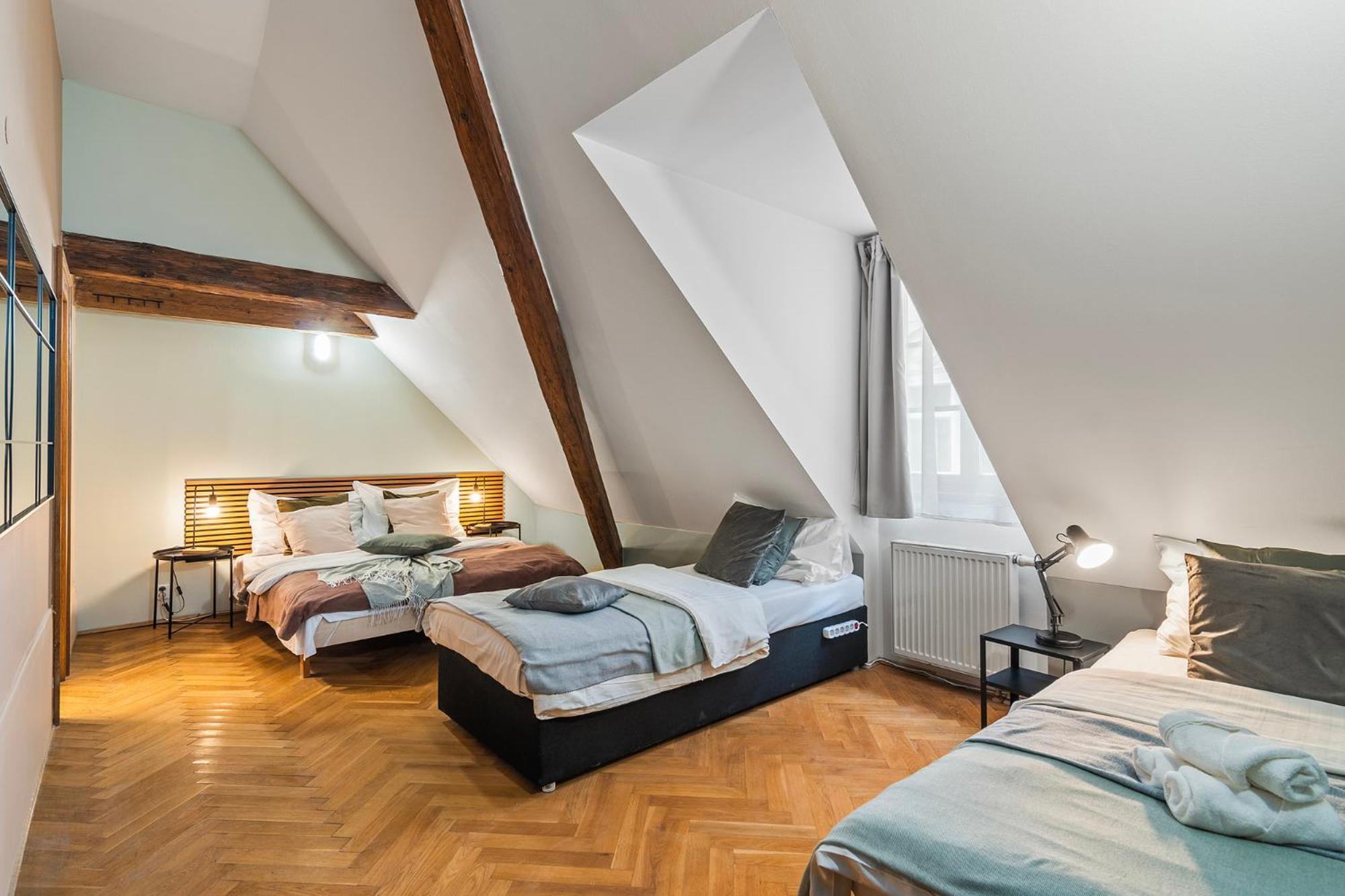 Charles Bridge Historical Apts By Michal&Friends Prague Luaran gambar